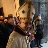 Abp Galbas zachęca do codziennej modlitwy za papieża o 21.00