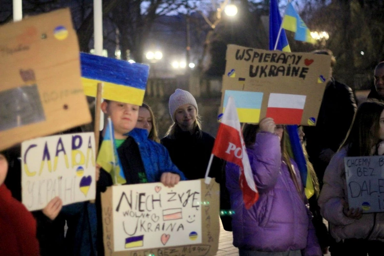 Wiec solidarności z walczącą Ukrainą w 3. rocznicę rosyjskiej inwazji