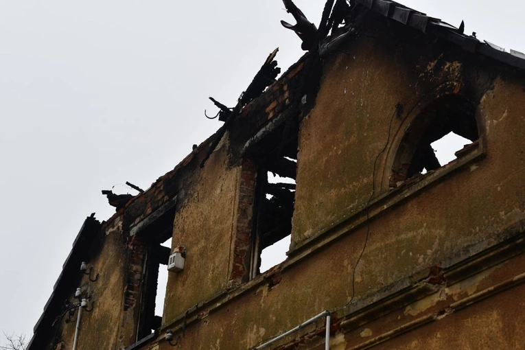 W nocy wybuchł pożar na plebanii w Gądkowie Wielkim