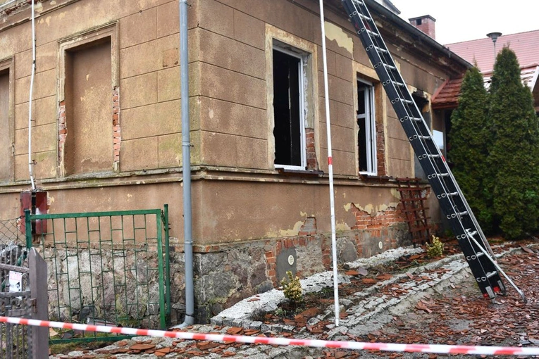 W nocy wybuchł pożar na plebanii w Gądkowie Wielkim