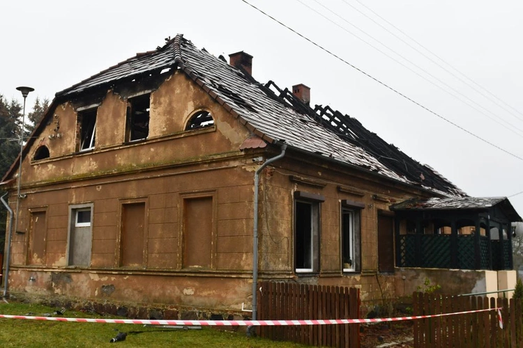 W nocy wybuchł pożar na plebanii w Gądkowie Wielkim