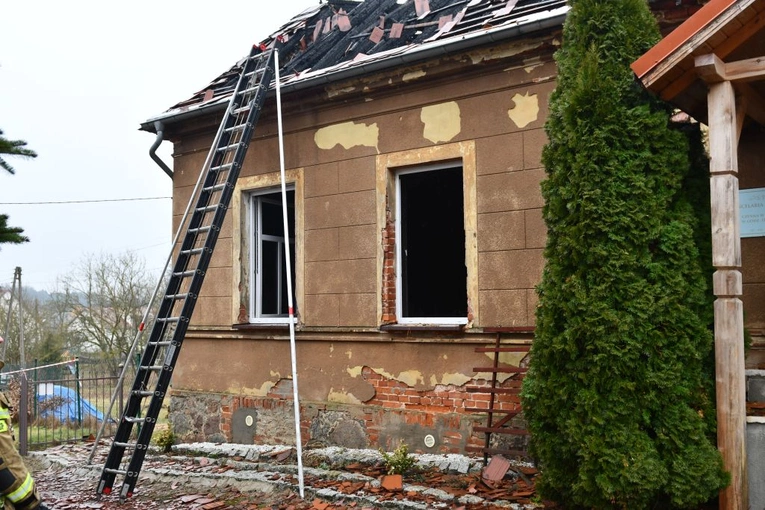 W nocy wybuchł pożar na plebanii w Gądkowie Wielkim