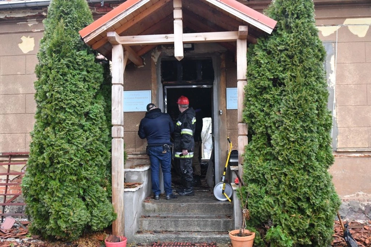 W nocy wybuchł pożar na plebanii w Gądkowie Wielkim