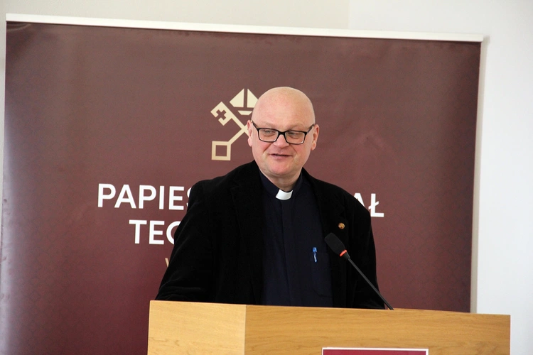 Nie ochrzczą dzieci, dopóki rodzice nie wezmą ślubu. "To niedopuszczalne"