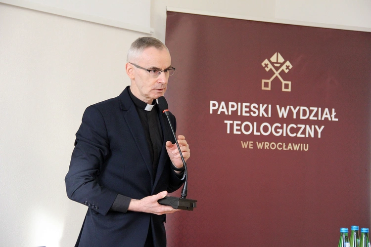 Nie ochrzczą dzieci, dopóki rodzice nie wezmą ślubu. "To niedopuszczalne"
