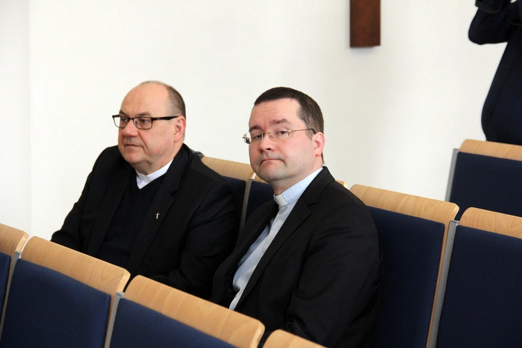 Nie ochrzczą dzieci, dopóki rodzice nie wezmą ślubu. "To niedopuszczalne"