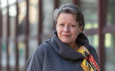 Izabela Drobotowicz-Orkisz aktorka teatralna i filmowa, absolwentka PWST w Krakowie. Zagrała jedną z głównych ról w filmach „Dziewczęta z Nowolipek”  i „Rajska jabłoń”. Pracowała w teatrach Wybrzeże, Atelier i Bucleina. Od 2001 r. prowadzi autorski Teatr Hagiograf  im. św. Teresy z Lisieux, tworzy scenariusze i reżyseruje.