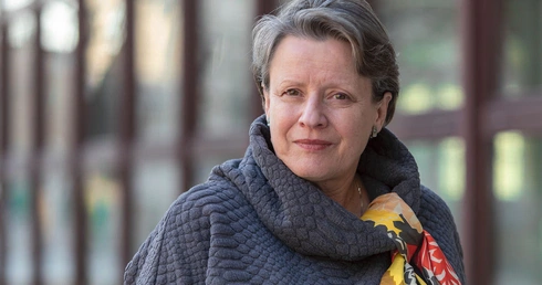 Izabela Drobotowicz-Orkisz aktorka teatralna i filmowa, absolwentka PWST w Krakowie. Zagrała jedną z głównych ról w filmach „Dziewczęta z Nowolipek”  i „Rajska jabłoń”. Pracowała w teatrach Wybrzeże, Atelier i Bucleina. Od 2001 r. prowadzi autorski Teatr Hagiograf  im. św. Teresy z Lisieux, tworzy scenariusze i reżyseruje.
