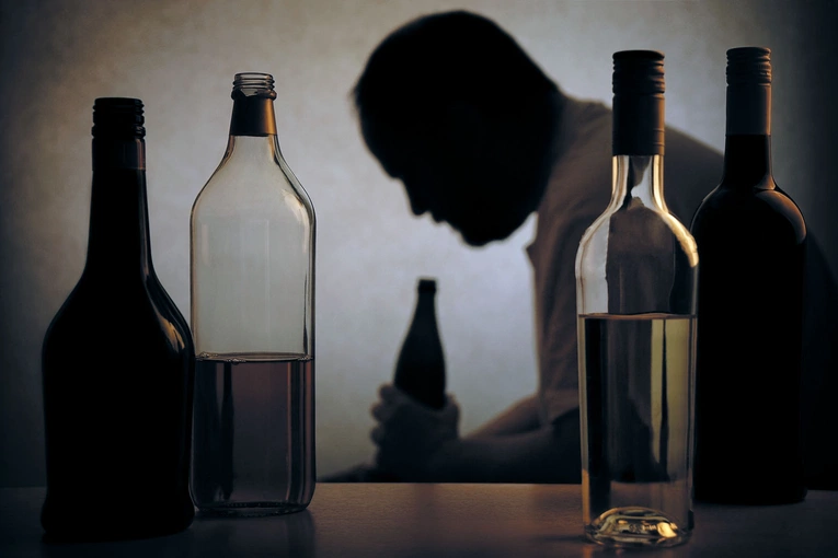 Jest wyjście z piekła uzależnień. Tuż przed Wielkim Postem Kościół zwraca uwagę na ogromny problem nadużywania alkoholu
