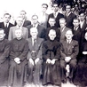 Rok 1947. Nauczyciele i absolwenci Społecznego Gimnazjum i Liceum ZNP w Gdyni-Orłowie. To właśnie z tej szkoły rekrutowała się większość członków konspiracyjnej organizacji Ruch Wyzwoleńczy Młodzieży Słowiańskiej.