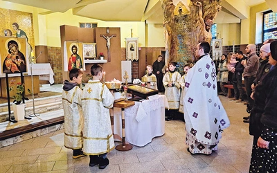 Podczas wspólnej modlitwy.