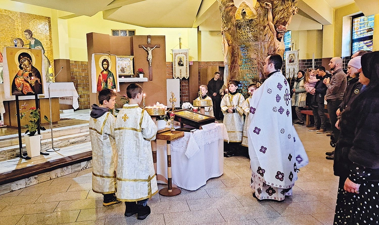 Podczas wspólnej modlitwy.