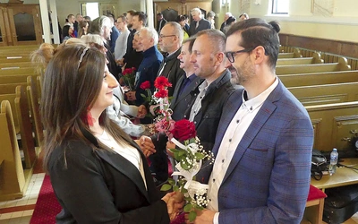 Sandra i Michał Dudowie (na pierwszym planie) od ponad roku wspierają małżeństwa i narzeczonych.