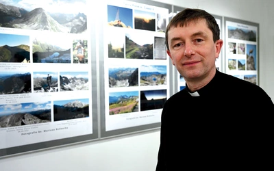	Obecnie wystawa jest w bibliotece, a od połowy maja pojawi się przy kościele św. Katarzyny Aleksandryjskiej.