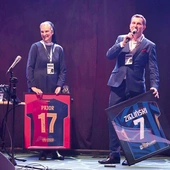 	Prócz koncertu atrakcją była również licytacja koszulek znanych sportowców.