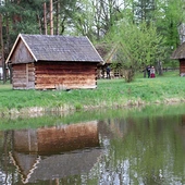 	Mogą to być zdjęcia z wydarzeń, wystaw, obiektów muzealnych i otaczających je krajobrazów.