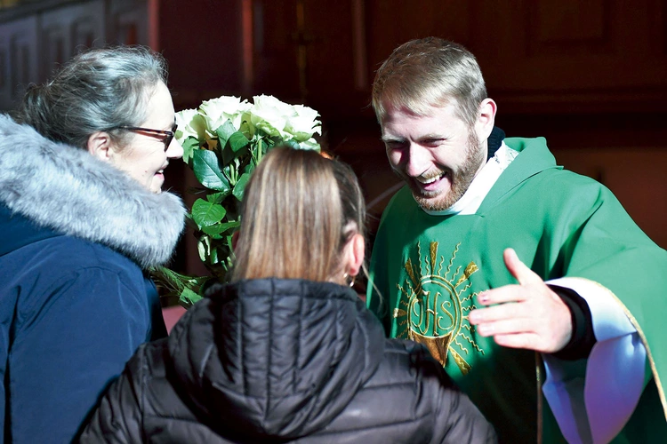 Oczywiście, jak na prymicje przystało, nie zabrakło życzeń od najbliższych i wspólnot parafialnych.