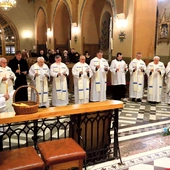 	Zakonnicy posługują w świątyni od 1951 roku.