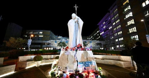 Pod polikliniką Gemelli