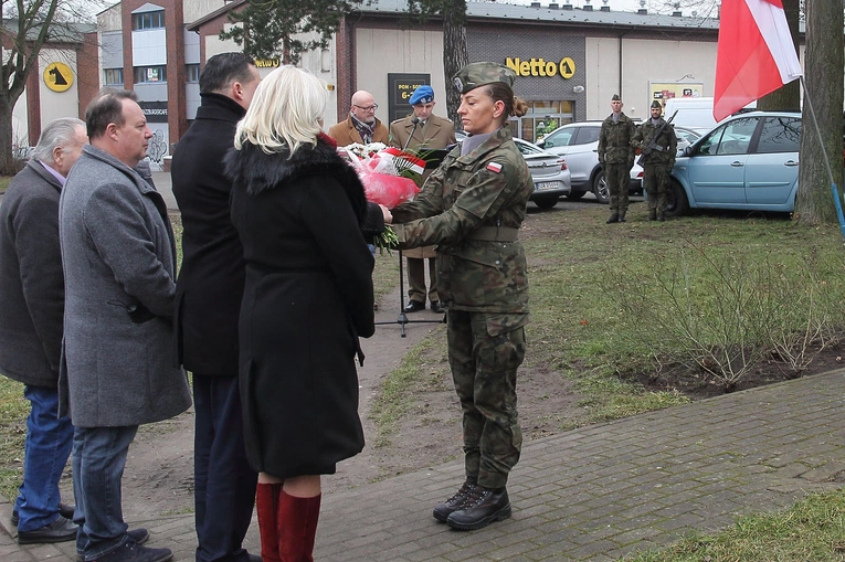 Uroczystości pod pomnikiem rotm. Pileckiego w Koszalinie