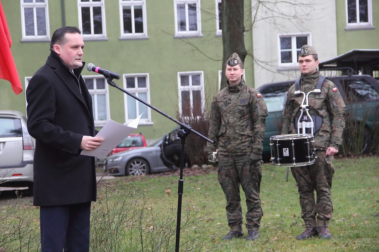 Uroczystości pod pomnikiem rotm. Pileckiego w Koszalinie