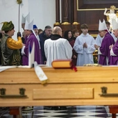 Pogrzeb bp. Kazimierza Romaniuka, cz. 1