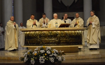 Pielgrzymka dekanatów do katowickiej katedry