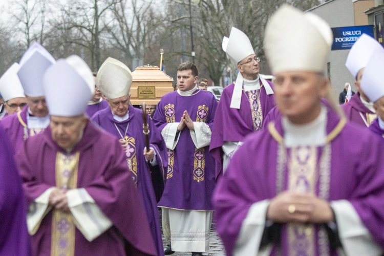 Pogrzeb bp. Kazimierza Romaniuka, cz. 2
