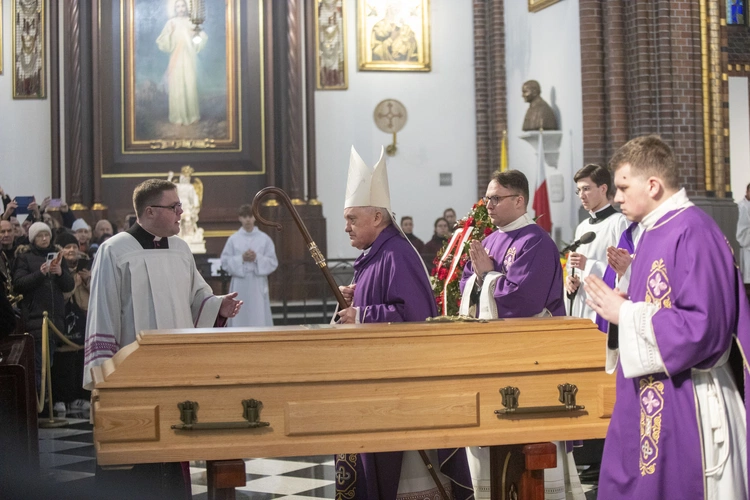 Pogrzeb bp. Kazimierza Romaniuka, cz. 2