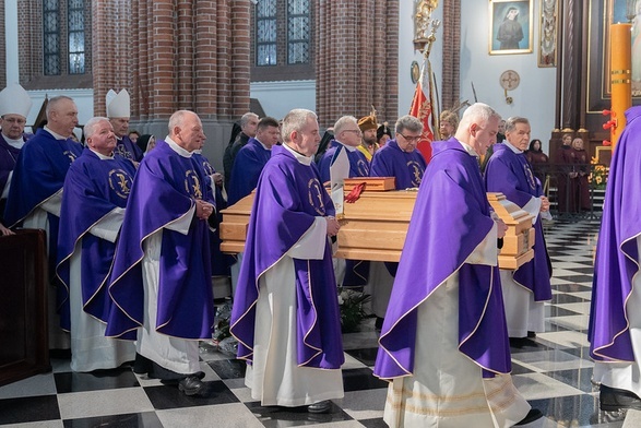 Podczas pogrzebu bpa Kazimierza Romaniuka