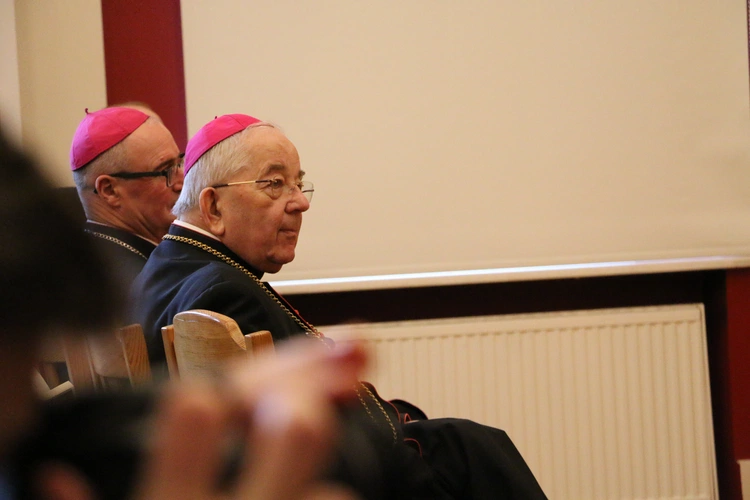 Płock. Konferencja naukowa dedykowana bp. Romanowi Marcinkowskiemu