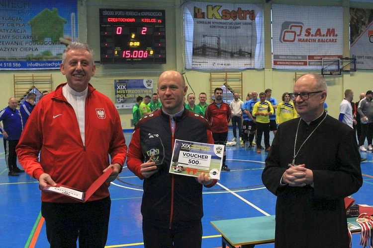 Ceremonia wręczenia medali i nagród XIX Mistrzostw Polski Księży w Piłce Nożnej Halowej