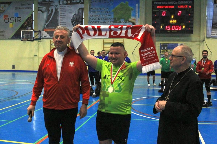 Ceremonia wręczenia medali i nagród XIX Mistrzostw Polski Księży w Piłce Nożnej Halowej