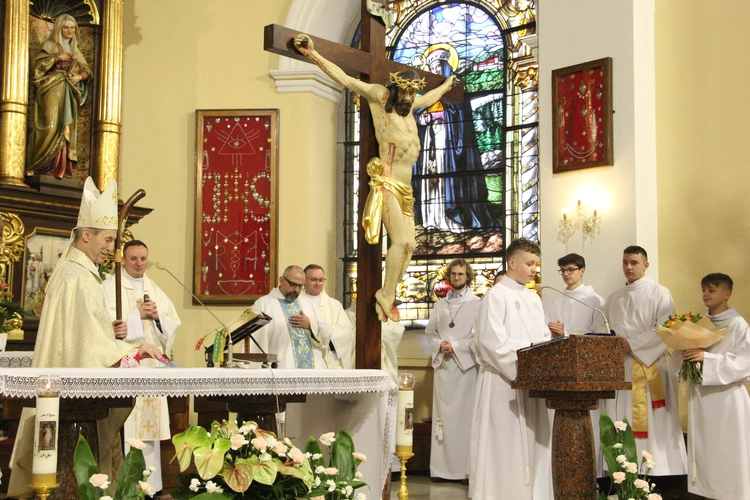 Mystków. Błogosławieństwo nowych lektorów dekanatu Nowy Sącz-Wschód