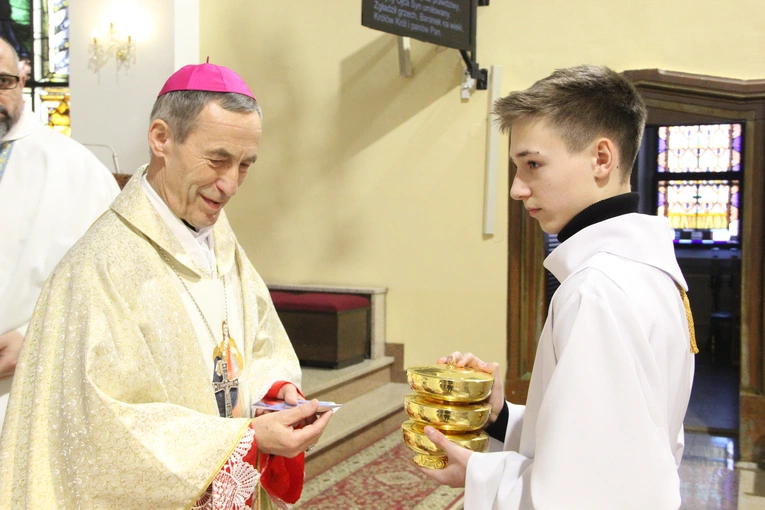 Mystków. Błogosławieństwo nowych lektorów dekanatu Nowy Sącz-Wschód