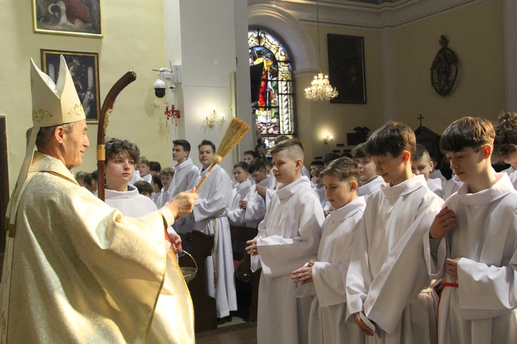 Mystków. Błogosławieństwo nowych lektorów dekanatu Nowy Sącz-Wschód