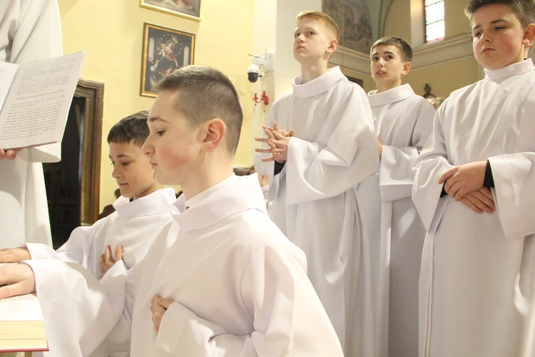 Mystków. Błogosławieństwo nowych lektorów dekanatu Nowy Sącz-Wschód
