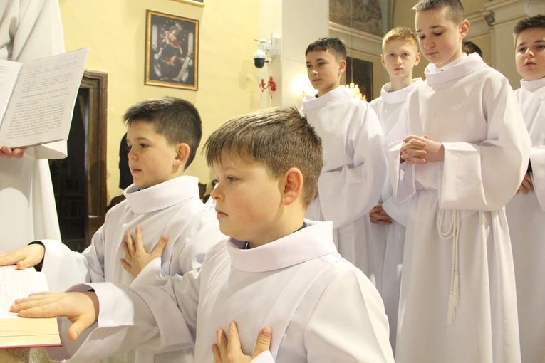 Mystków. Błogosławieństwo nowych lektorów dekanatu Nowy Sącz-Wschód