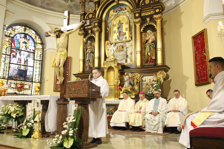 Mystków. Błogosławieństwo nowych lektorów dekanatu Nowy Sącz-Wschód