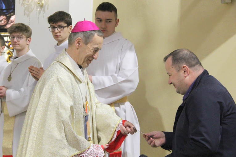Mystków. Błogosławieństwo nowych lektorów dekanatu Nowy Sącz-Wschód