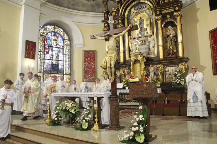 Mystków. Błogosławieństwo nowych lektorów dekanatu Nowy Sącz-Wschód
