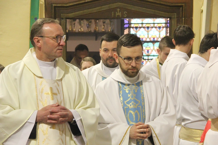 Mystków. Błogosławieństwo nowych lektorów dekanatu Nowy Sącz-Wschód