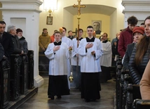 Posługi w drodze ku kapłaństwu