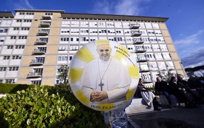 Stan papieża Franciszka jest stabilny, nie ma potrzeby wentylacji mechanicznej