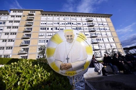 Stan papieża Franciszka jest stabilny, nie ma potrzeby wentylacji mechanicznej
