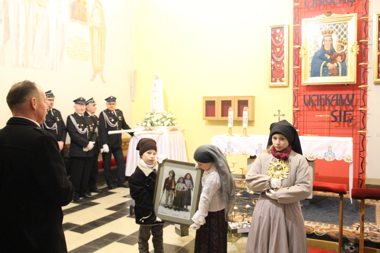 Smęgorzów. Wprowadzenie relikwii dzieci fatimskich