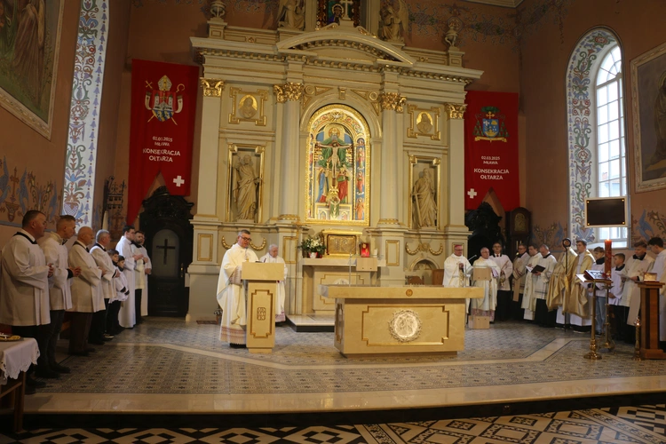Mława. Konsekrecja ołtarza w parafii pw. św. Stanisława BM - cz. I