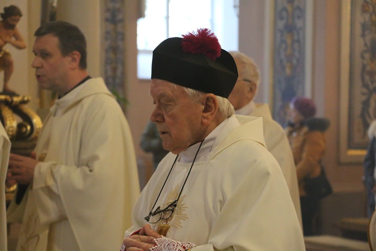 Mława. Konsekrecja ołtarza w parafii pw. św. Stanisława BM - cz. I