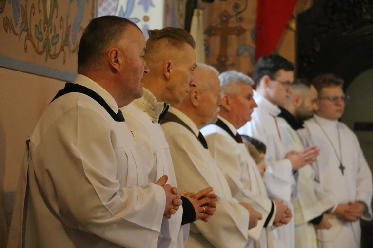 Mława. Konsekrecja ołtarza w parafii pw. św. Stanisława BM - cz. I