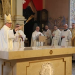 Mława. Konsekrecja ołtarza w parafii pw. św. Stanisława BM - cz. I